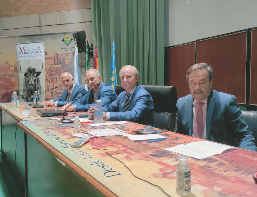 El XV Symposium del Toro de Lidia celebrado en Zafra ha contado con la presencia de más de 300 veterinarios