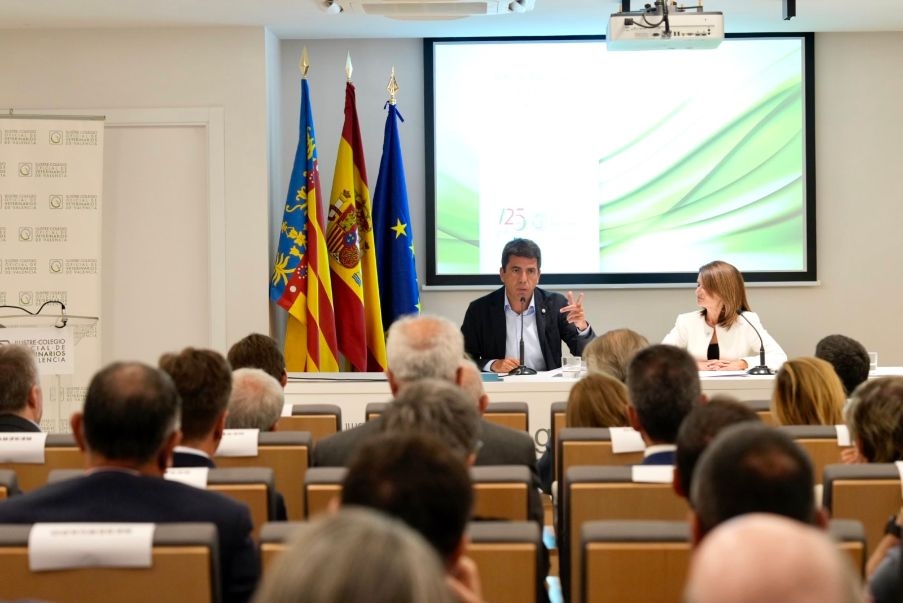El presidente de la Generalitat visita la nueva sede del Colegio de Veterinarios de Valencia 