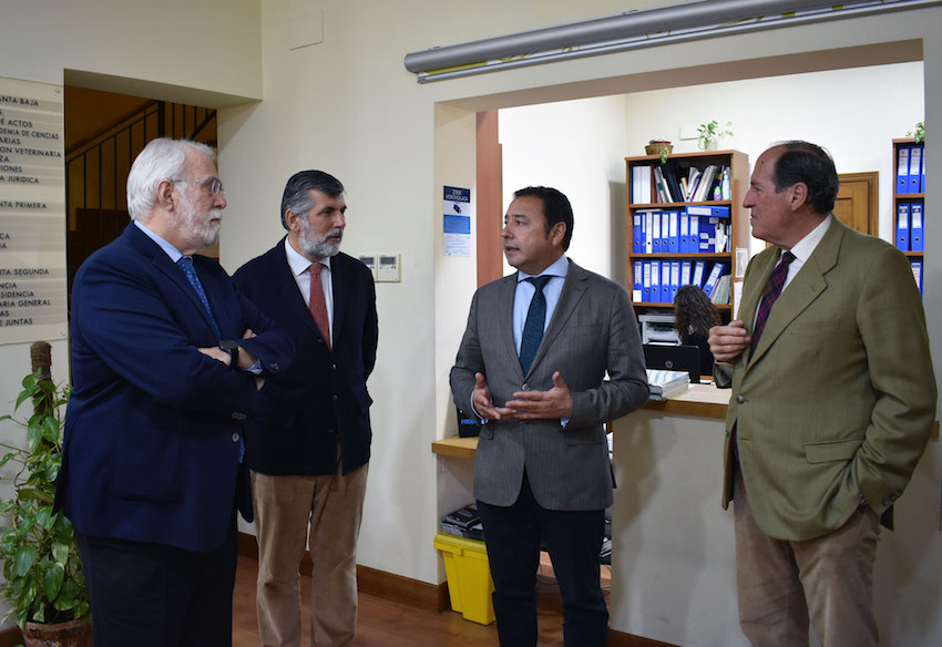 Ricardo Sánchez, Delegado del Gobierno de la Junta de Andalucía en Sevilla, visitó la sede colegial