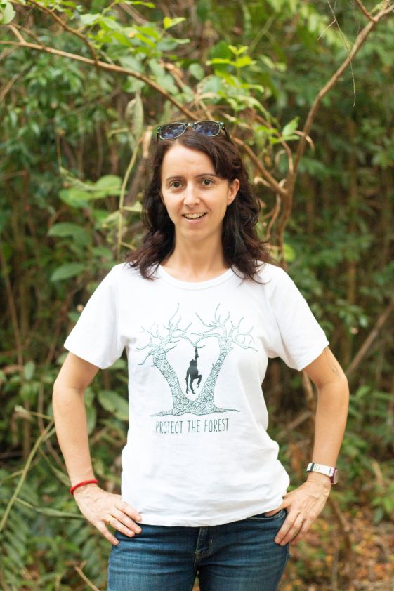 La veterinaria Karmele Llano, premio de la Fundación BBVA a la Biodiversidad por su trabajo de recuperación de orangutanes en Borneo