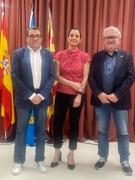 Fernando Carrera y Jes&uacute;s Garc&iacute;a entregan los premios del concurso fotogr&aacute;fico de la Facultad de Veterinaria de Zaragoza