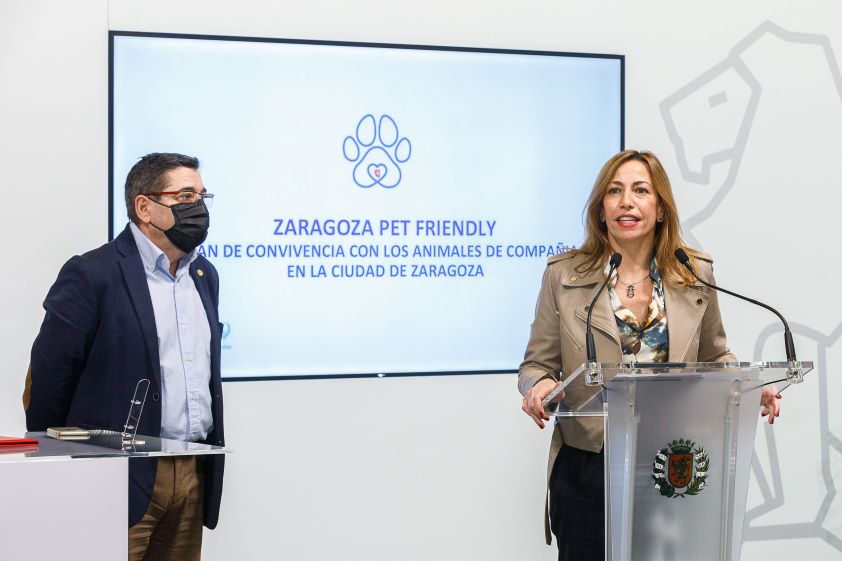 El Ayuntamiento de Zaragoza y los veterinarios colaborarán para hacer de la capital aragonesa una ciudad amigable con los animales de compañía