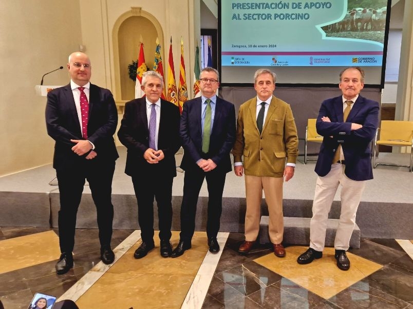 Los veterinarios acuden al encuentro sobre porcino celebrado en Zaragoza con los consejeros de Aragón, Castilla y León, Comunidad Valenciana y Extremadura