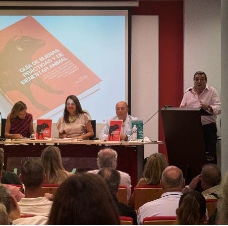 Presentada en el Colegio de Zaragoza una gu&iacute;a sobre bienestar animal y buenas pr&aacute;cticas en los festejos taurinos populares de Arag&oacute;n