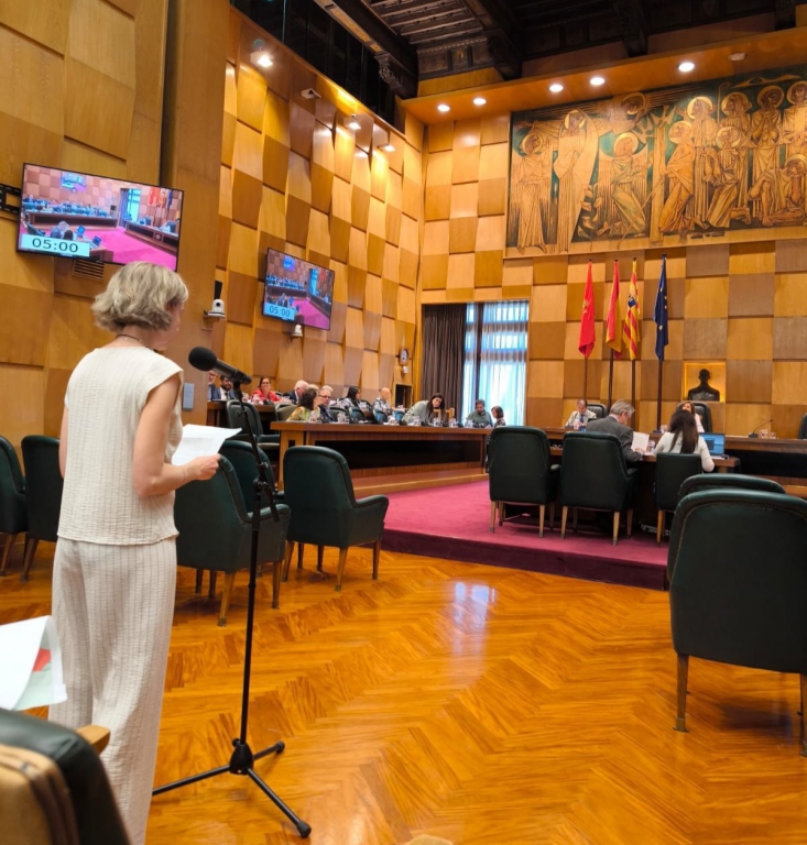 La veterinaria Esther Sánchez interviene en el pleno del Ayuntamiento de Zaragoza para reclamar cambios en el RD 666/2023