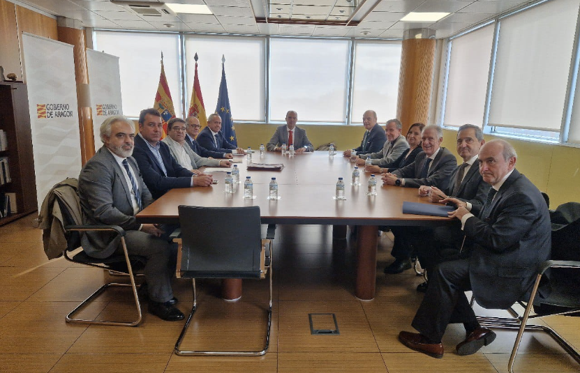 Los veterinarios de Zaragoza, presentes en la reunión de los colegios sanitarios con el consejero José Luis Bancalero