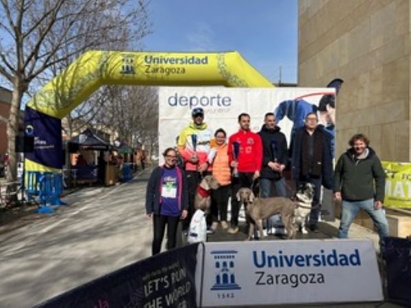 La octava carrera solidaria RunizarAnimal de Zaragoza cont&oacute; con el apoyo del Colegio de Veterinarios