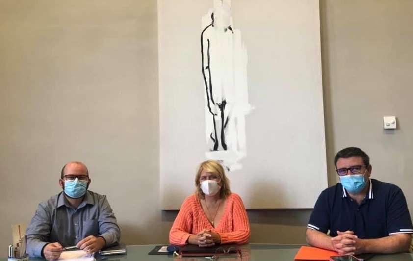 El Colegio de Zaragoza, la Universidad y el Ayuntamiento de Cariñena firman un acuerdo para identificar perros mediante ADN